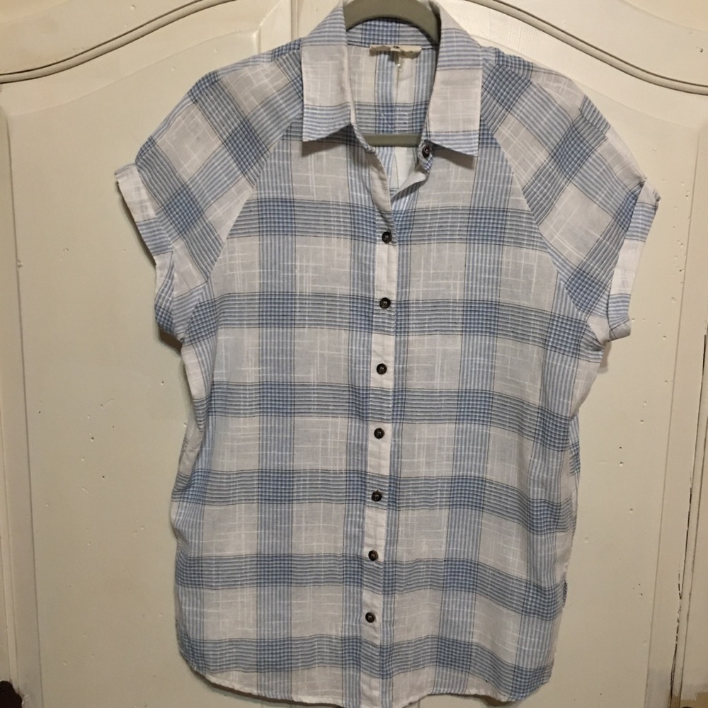 Entro Boutique Button Down Short Sleeve Top